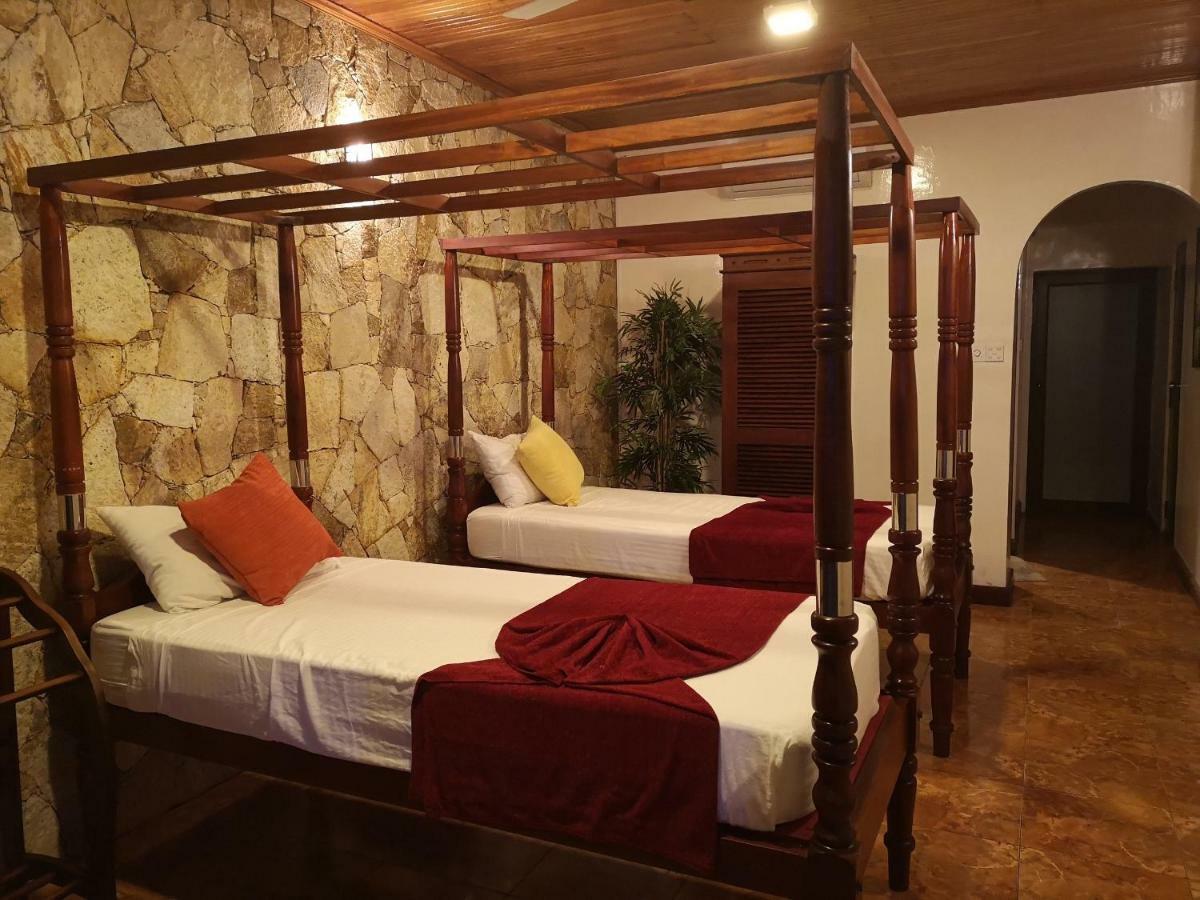 Tropical Beach House Хикадува Екстериор снимка